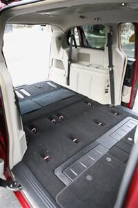 2014 Chrysler Town and Countr Touring   - Photo 18 - Strasburg, PA 17579