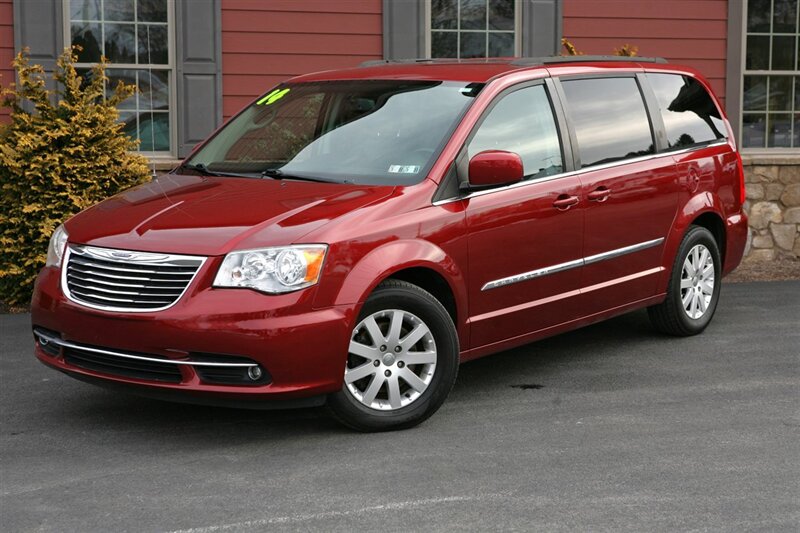 2014 Chrysler Town and Countr Touring   - Photo 1 - Strasburg, PA 17579