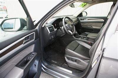 2022 Volkswagen Atlas 3.6L V6 SE w/Technology   - Photo 8 - Strasburg, PA 17579