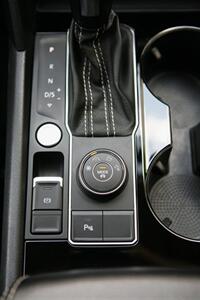 2022 Volkswagen Atlas 3.6L V6 SE w/Technology   - Photo 27 - Strasburg, PA 17579