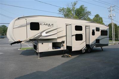 2018 Jayco Eagle 30.5MBOK   - Photo 10 - Strasburg, PA 17579