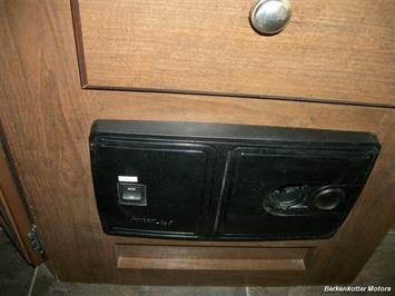 2015 Keystone 24RLSWE - Photo 16 - Castle Rock, CO 80104