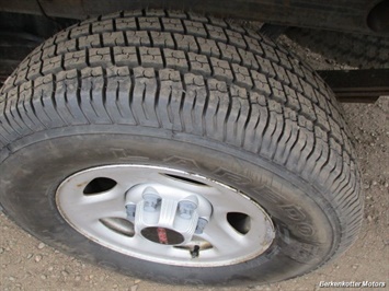 2001 GMC Sierra 1500 Regular Cab 4x4   - Photo 12 - Brighton, CO 80603