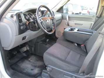 2014 Chevrolet Silverado 3500 Crew Cab 4x4   - Photo 25 - Brighton, CO 80603