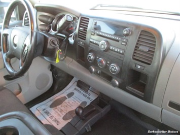 2014 Chevrolet Silverado 3500 Crew Cab 4x4   - Photo 16 - Brighton, CO 80603