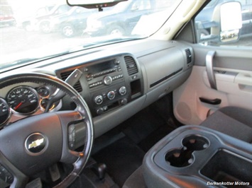 2014 Chevrolet Silverado 3500 Crew Cab 4x4   - Photo 27 - Brighton, CO 80603