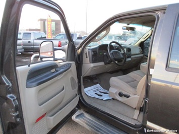 2006 Ford F-350 Super Duty XLT Crew Cab 4x4 - Photo 11 - Brighton, CO 80603