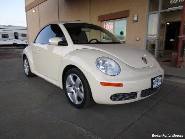 The 2006 Volkswagen New Beetle 2.5 photos