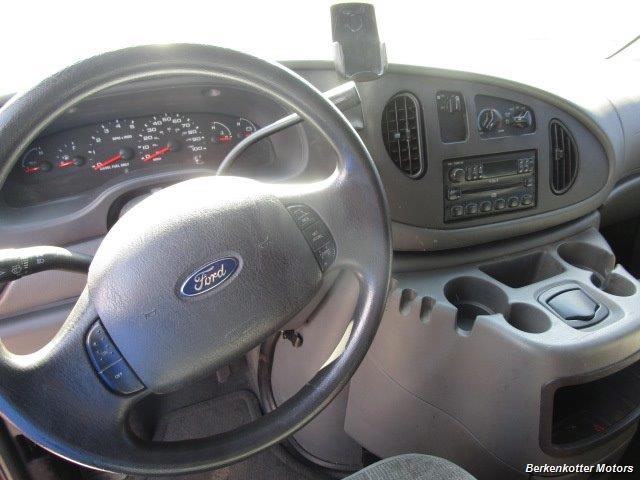 2004 Ford E-350 SD photo