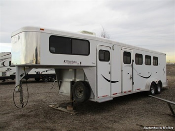 2002 CM Legacy 4 horse Weekender w/ Ac & heat  