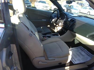 2013 Chrysler 200 Touring   - Photo 11 - Uncasville, CT 06382