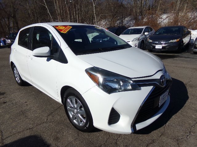 2016 Toyota Yaris 5-Door LE  