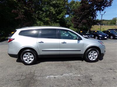 2017 Chevrolet Traverse LS   - Photo 5 - Groton, CT 06340