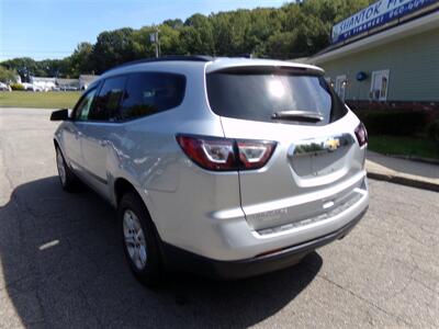 2017 Chevrolet Traverse LS   - Photo 2 - Groton, CT 06340