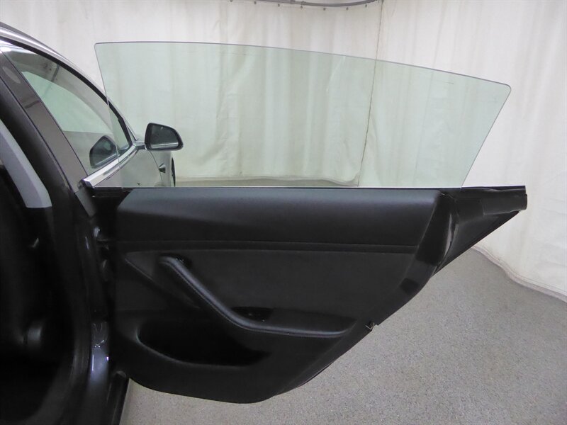 2018 TESLA MODEL 3 - Image 31