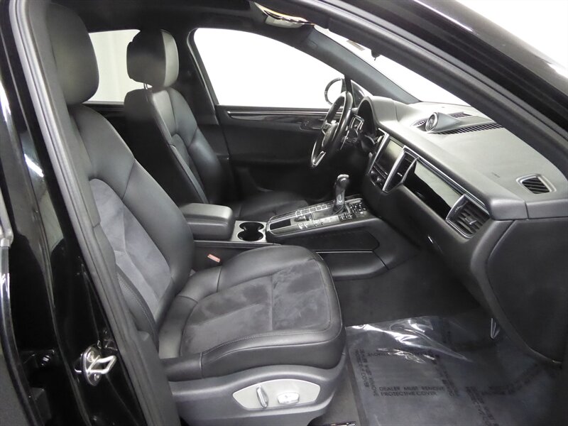 2016 PORSCHE MACAN - Image 25