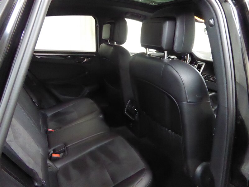 2016 PORSCHE MACAN - Image 30