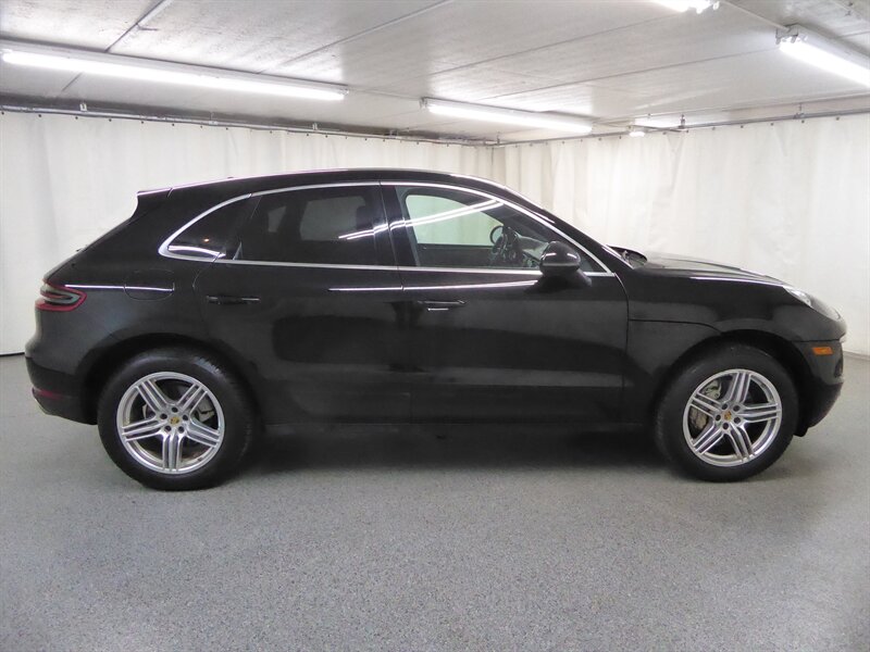 2016 PORSCHE MACAN - Image 8