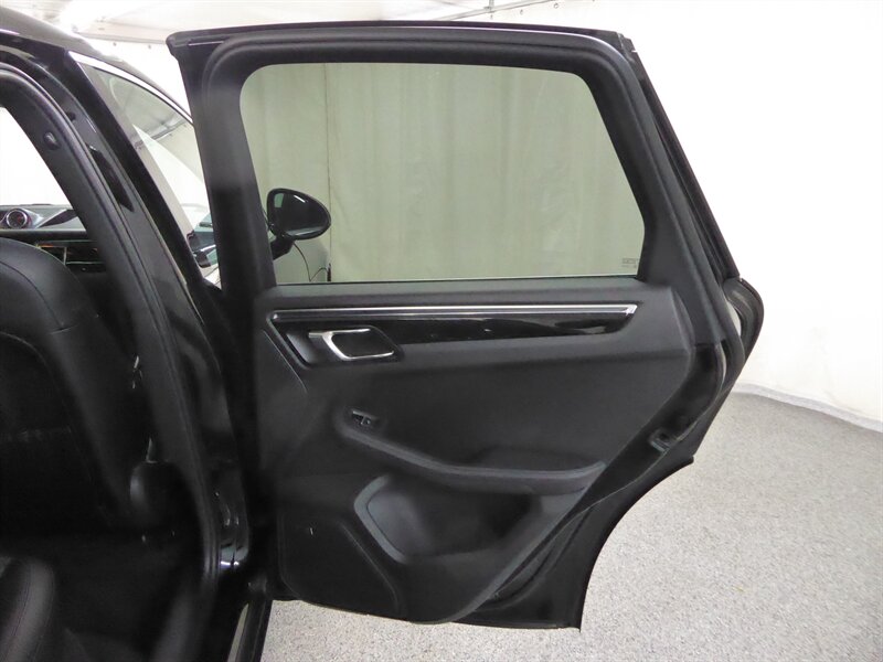 2016 PORSCHE MACAN - Image 32