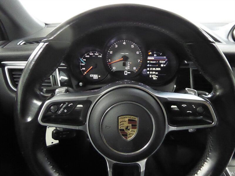 2016 PORSCHE MACAN - Image 11