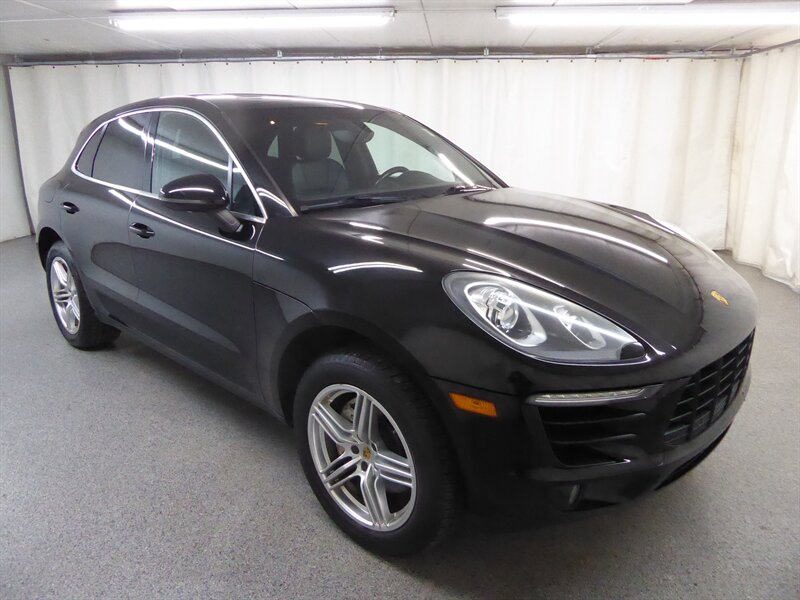 2016 PORSCHE MACAN - Image 1