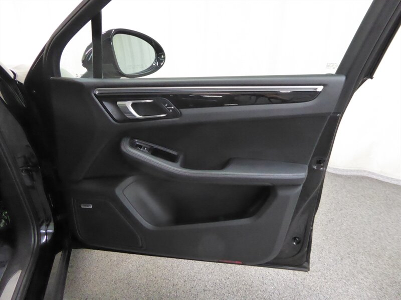 2016 PORSCHE MACAN - Image 26