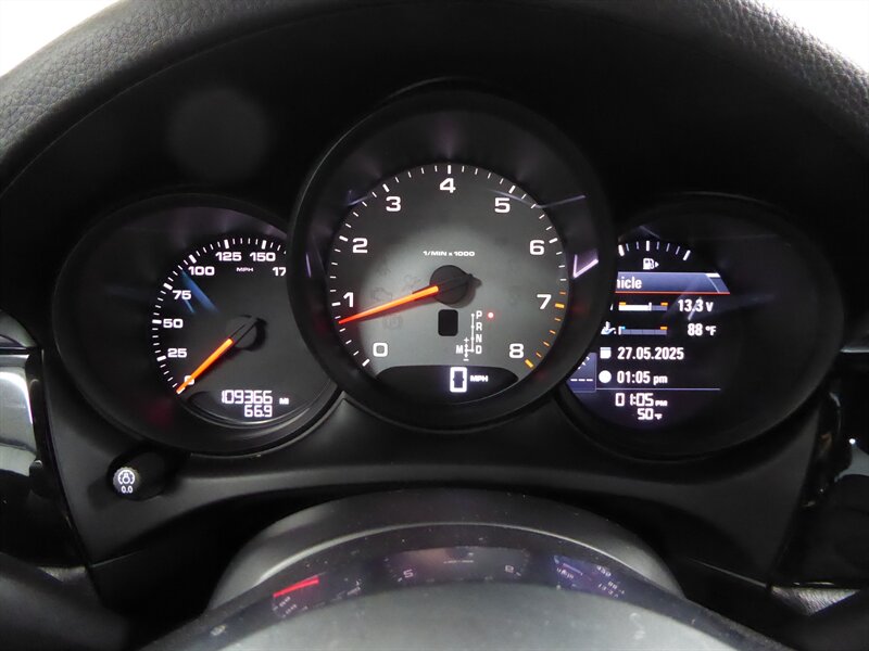 2016 PORSCHE MACAN - Image 12