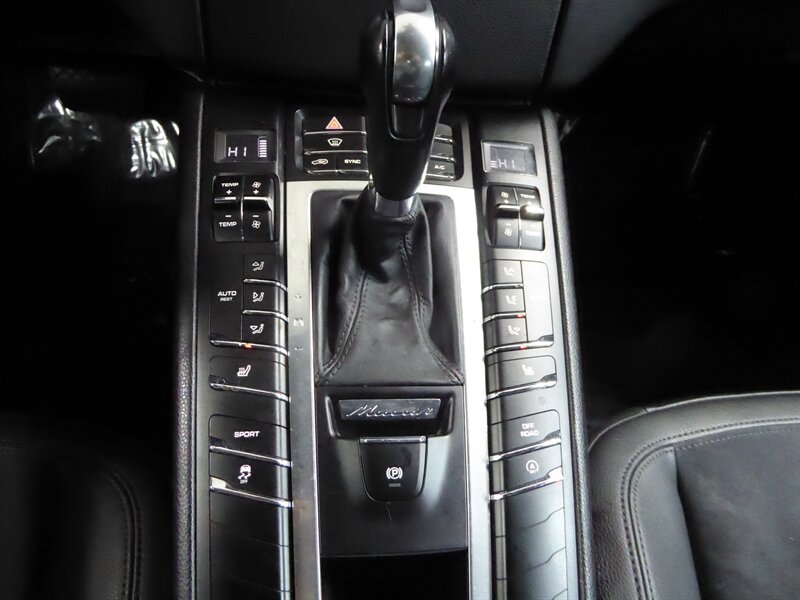 2016 PORSCHE MACAN - Image 16