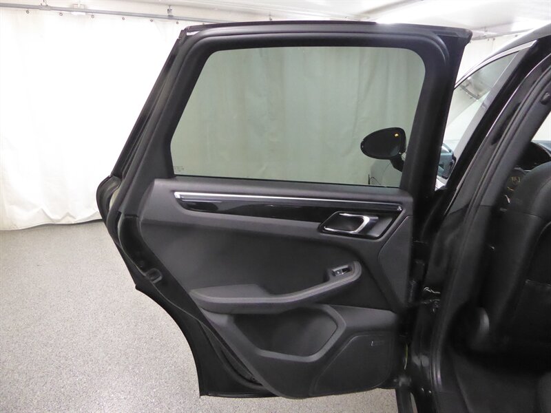 2016 PORSCHE MACAN - Image 29