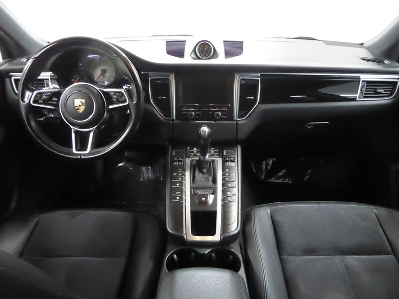 2016 PORSCHE MACAN - Image 9