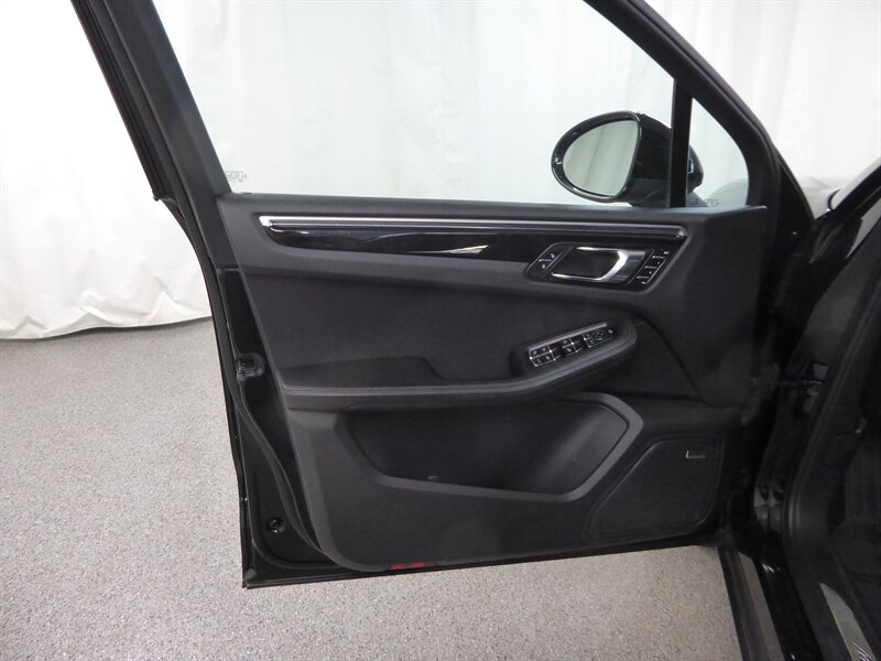 2016 PORSCHE MACAN - Image 22