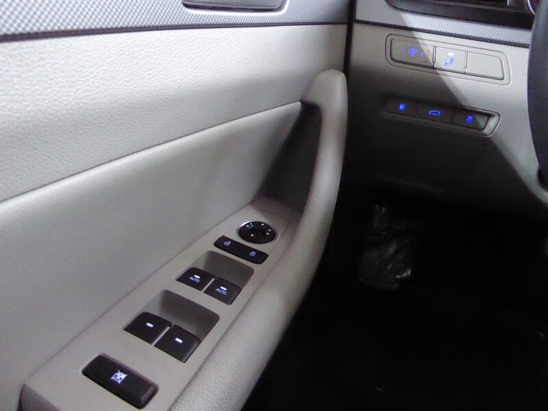 2019 HYUNDAI SONATA - Image 17