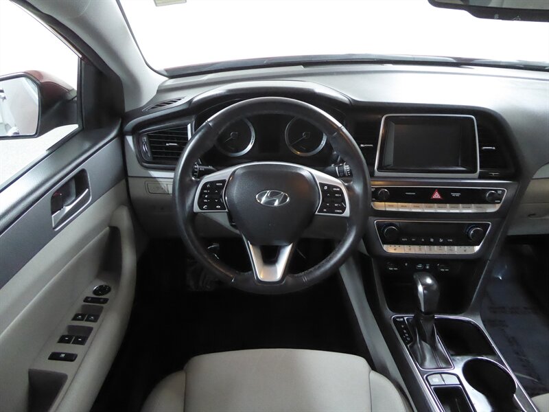 2019 HYUNDAI SONATA - Image 10