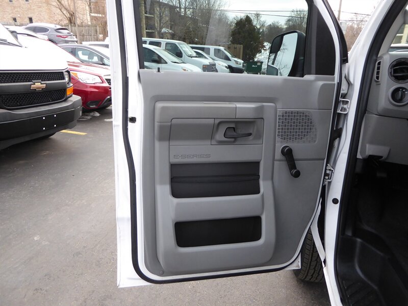 2013 FORD E-350 - Image 18