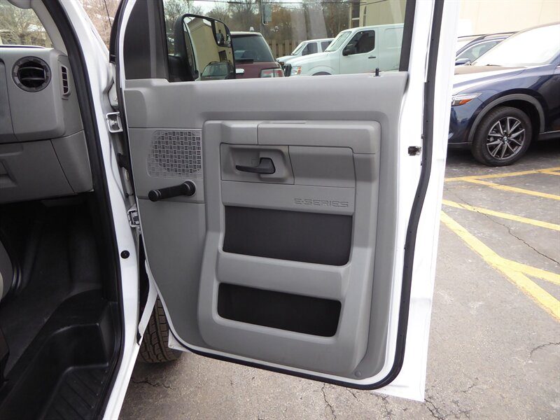 2013 FORD E-350 - Image 22