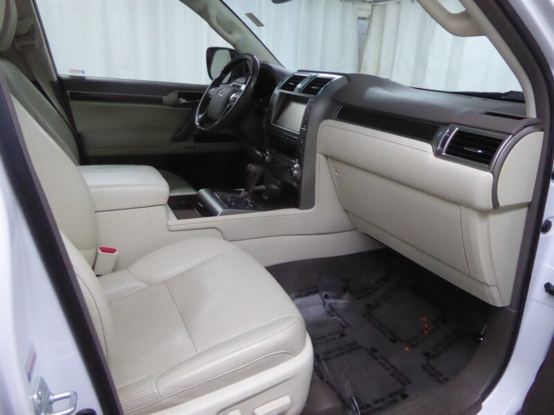 2017 LEXUS GX - Image 25