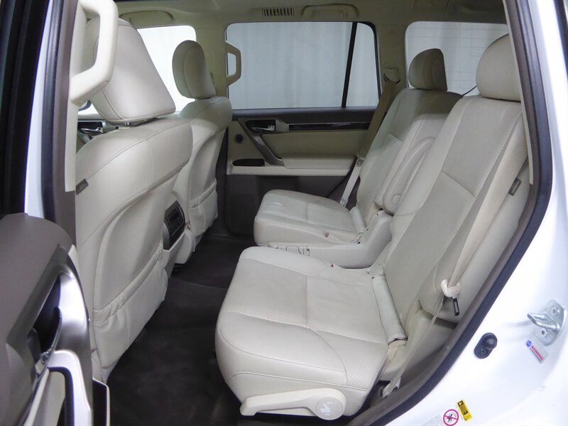 2017 LEXUS GX - Image 30