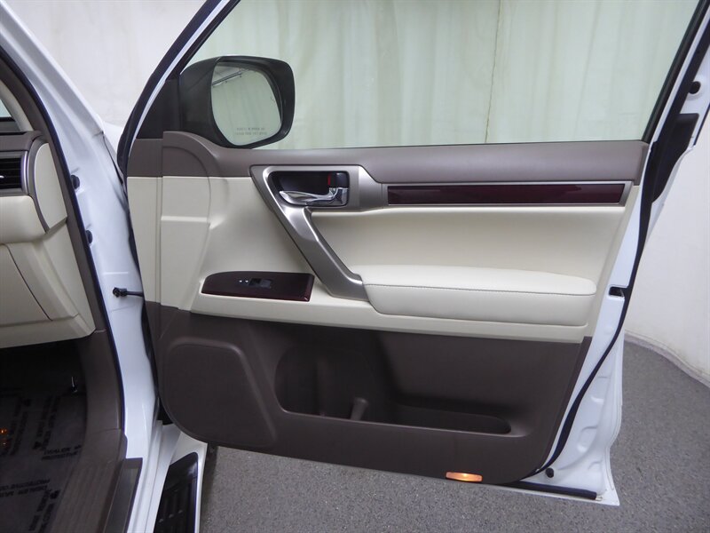 2017 LEXUS GX - Image 28