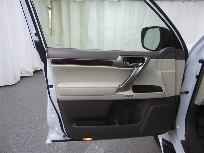 2017 LEXUS GX - Image 24