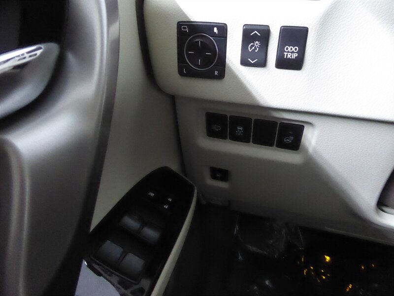 2017 LEXUS GX - Image 19