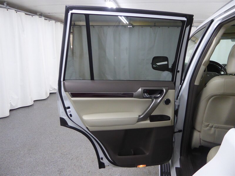 2017 LEXUS GX - Image 32