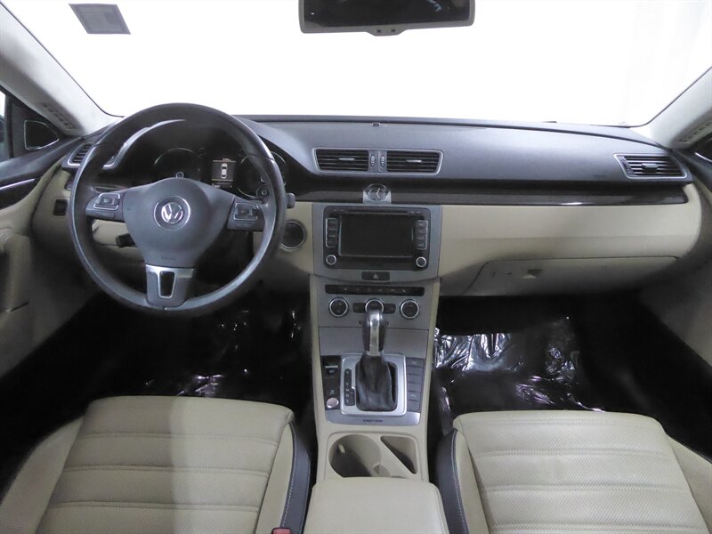 2014 VOLKSWAGEN CC - Image 9