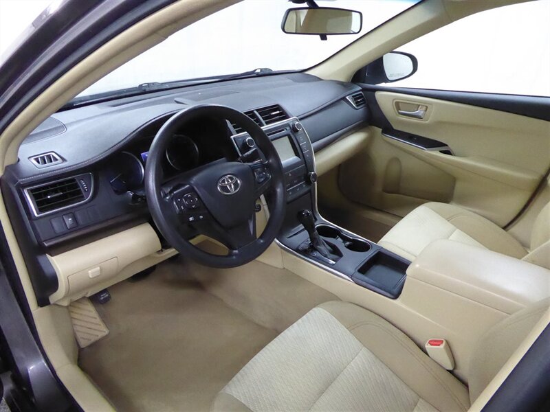 2016 Toyota Camry LE photo