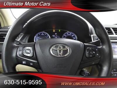 2016 Toyota Camry LE   - Photo 10 - Downers Grove, IL 60515