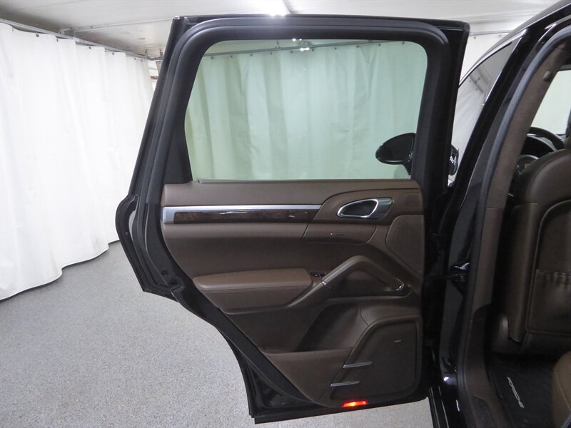 2015 PORSCHE CAYENNE - Image 29
