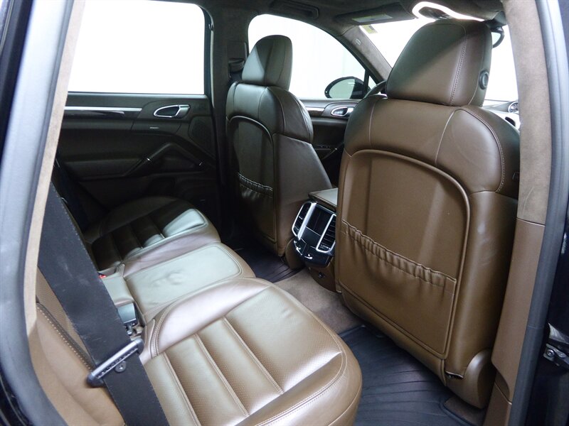 2015 PORSCHE CAYENNE - Image 30