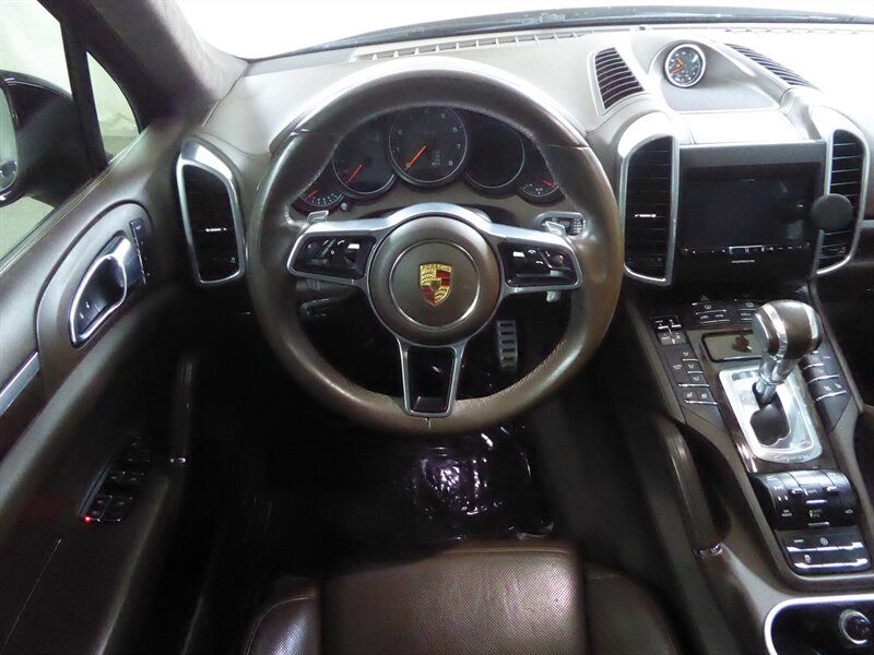 2015 PORSCHE CAYENNE - Image 10
