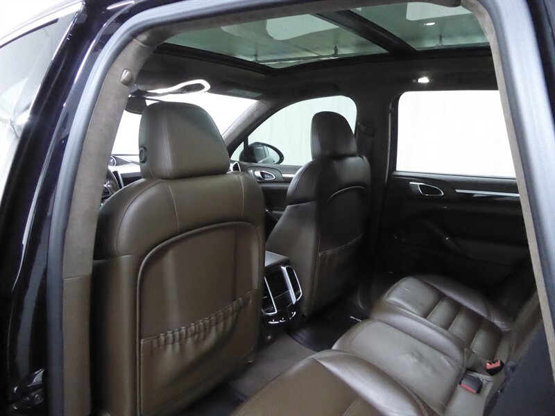 2015 PORSCHE CAYENNE - Image 27