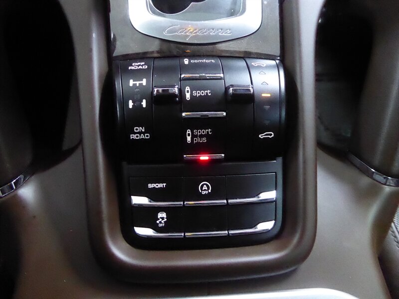 2015 PORSCHE CAYENNE - Image 17