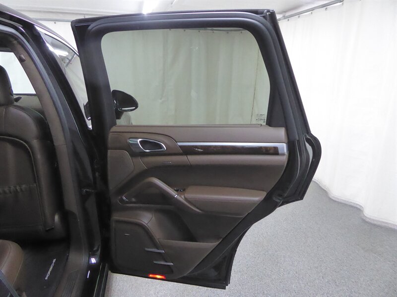 2015 PORSCHE CAYENNE - Image 32
